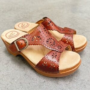 DANSKO WOMEN’S BROWN LEATHER SLIP-ON SANDALS SIZE 5.5